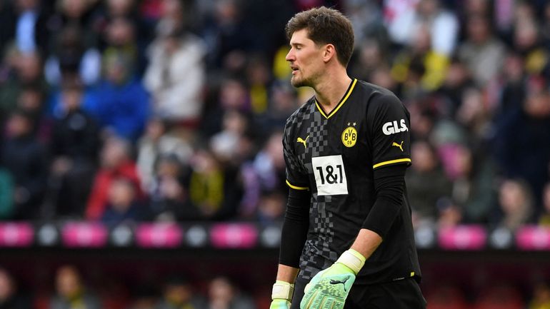Insolite : l'énorme boulette du gardien de Dortmund, Gregor Kobel, contre le Bayern