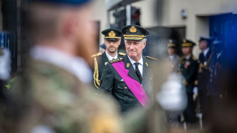 Le roi Philippe commémore l'Armistice au pied de la colonne du Congrès à Bruxelles