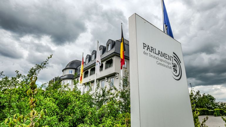 Les germanophones votent une résolution pour le maintien de services bancaires locaux