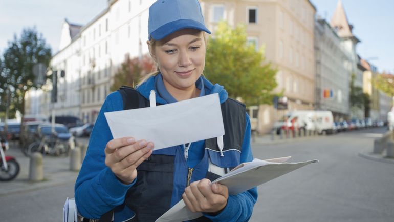 La poste danoise arrête de distribuer le courrier et se concentre sur les colis, un tiers du personnel licencié