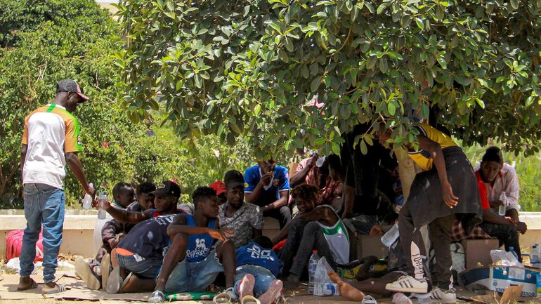 Tunisie : des migrants originaires d'Afrique subsaharienne expulsés du centre de Sfax