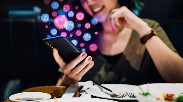 TikTok, Snapchat, Instagram, Facebook... Quels réseaux sociaux utilisent les jeunes ? Il y a des différences en fonction du genre et de la génération