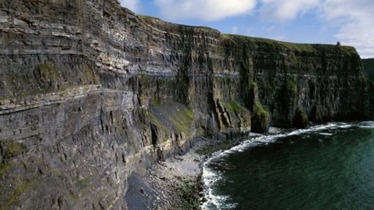 Une jeune Belge décède après avoir chuté d'une falaise en Irlande