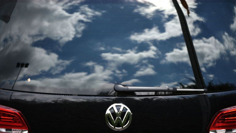 Climat: Greenpeace poursuit VW pour qu'elle élimine les moteurs à combustion interne d'ici 2030