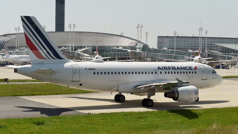 Grève des contrôleurs en France : la compagnie Air France annule 55% de ses court et moyen-courriers vendredi