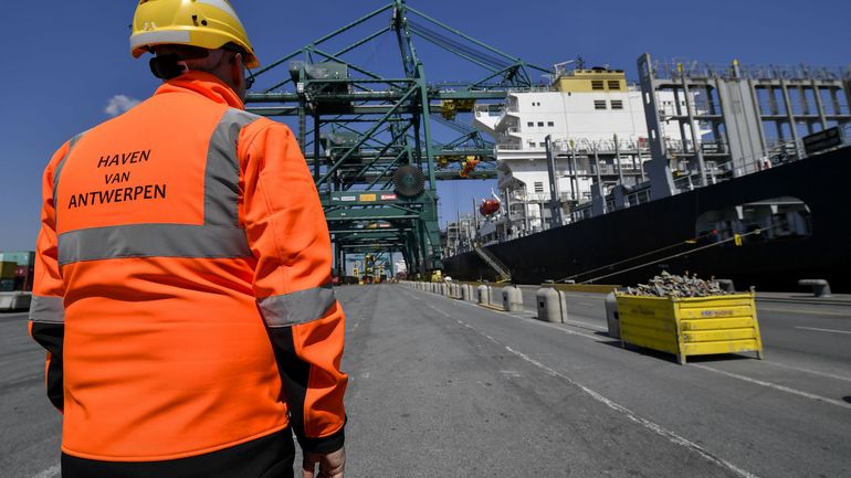 Port d'Anvers : un porte-conteneurs ne peut accoster en raison de menaces téléphoniques
