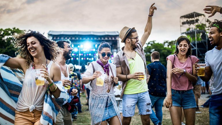 La tendance belge du moment : prendre sa planche à repasser en festival