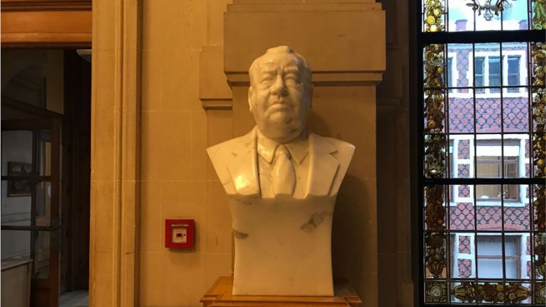 Schaerbeek : le buste de Roger Nols retourné et face au mur ?