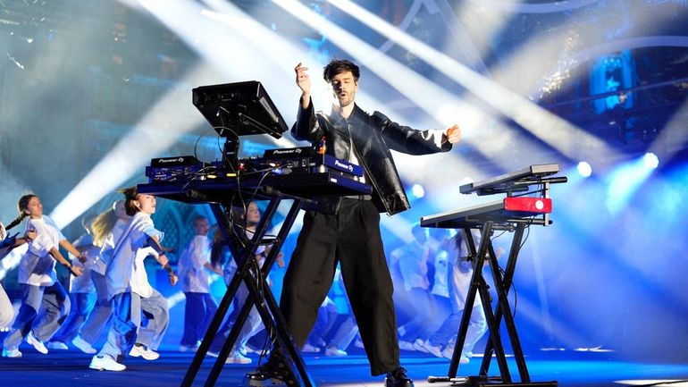 Alex Germys enflamme la Grand-Place avec un medley 100% belge