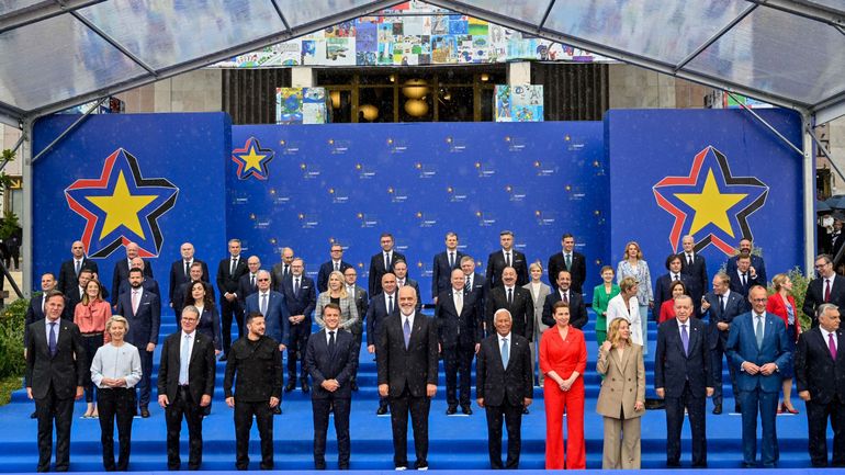 Guerre en Ukraine : Zelensky, Merz, Macron, Starmer et Tusk ont parlé au téléphone avec Trump, en marge d'un sommet à Tirana (Relire notre direct)