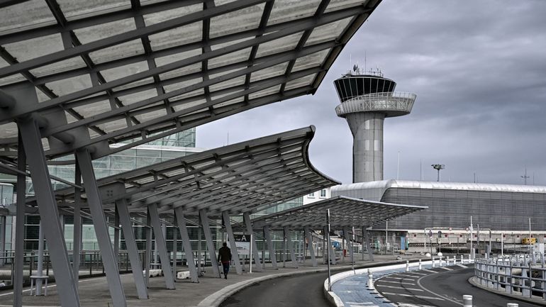 Cinq aéroports à nouveau visés par des alertes à la bombe en France, quatre évacués