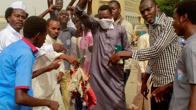Tchad : manifestation à N'Djamena contre la présence française et son prétendu soutien à la junte au pouvoir