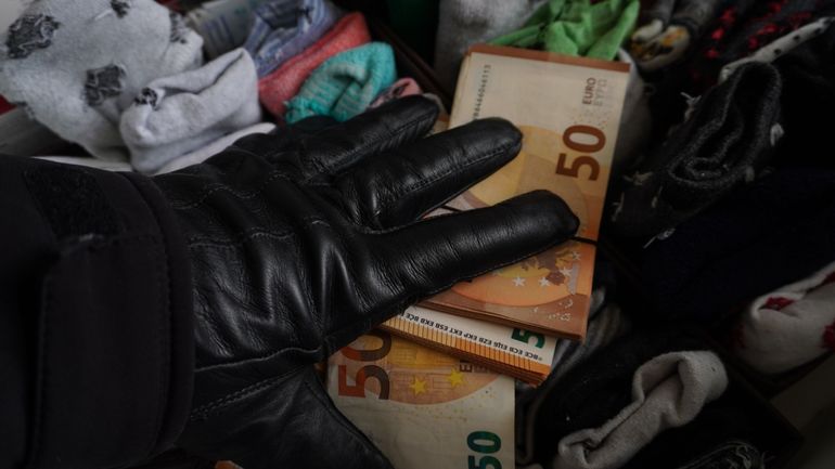 Comment les organisations criminelles parviennent à blanchir leur cash