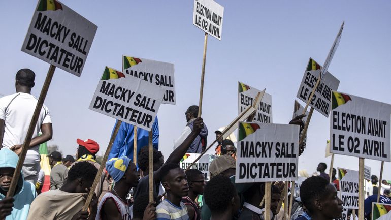 Sénégal : après des semaines de crise, l'élection présidentielle fixée au 24 mars