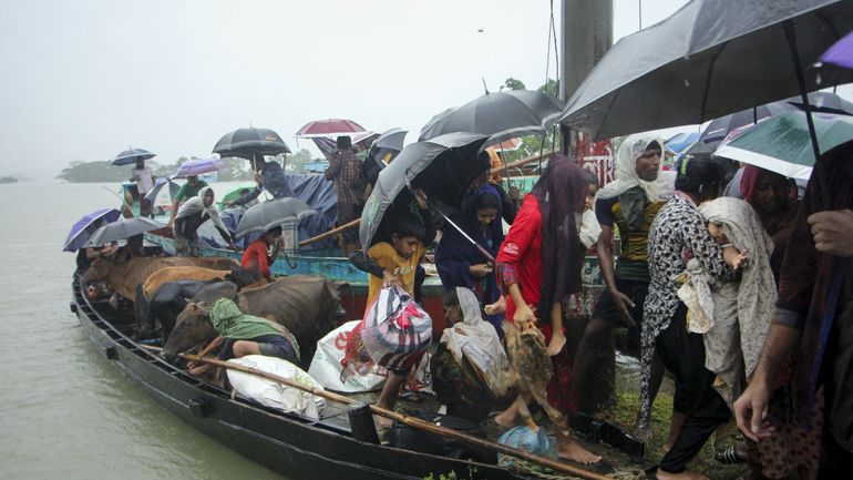 Bangladesh : deux millions de personnes touchées par des inondations, l'aéroport fermé