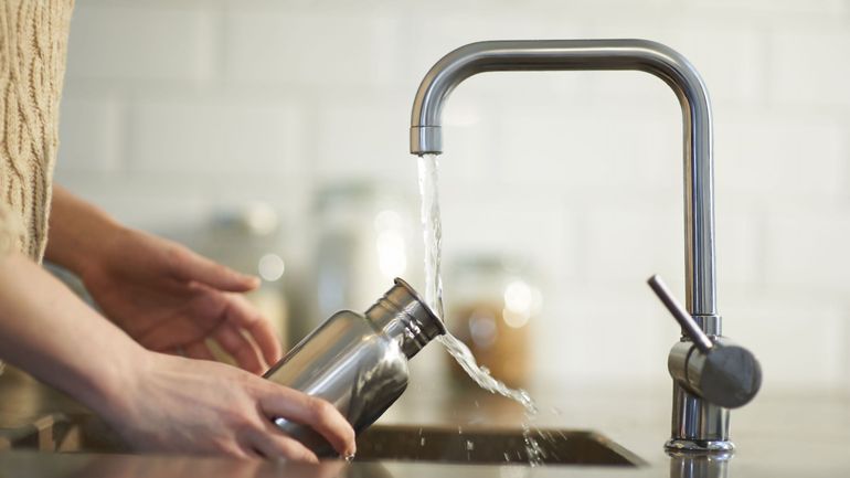 Inondations : l'eau à nouveau potable à Huy et Marchin, la situation reste problématique en Wallonie