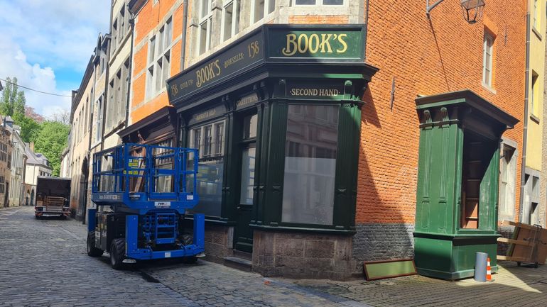 Tournage à Namur : la rue des Brasseurs se transforme en rue londonienne des années 40