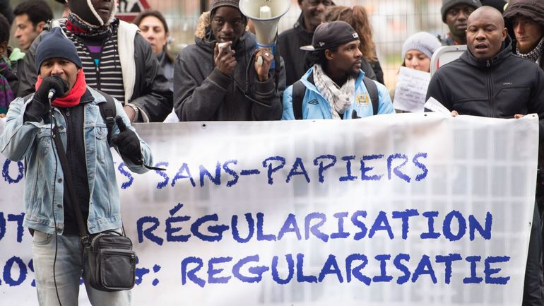 Quels critères pour régulariser les sans papiers en Belgique ? 