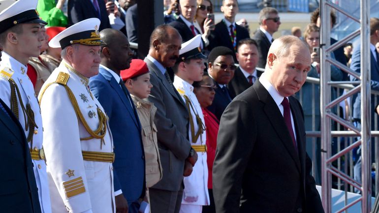 Guerre en Ukraine : Poutine et des dirigeants africains assistent à une parade navale à Saint-Pétersbourg