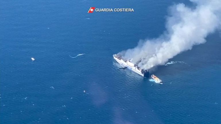 Grèce : le ferry italien toujours en feu, encore 12 disparus