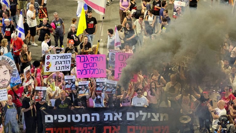 Guerre Israël-Gaza : des milliers d'Israéliens manifestent pour la libération des 49 derniers otages de Gaza
