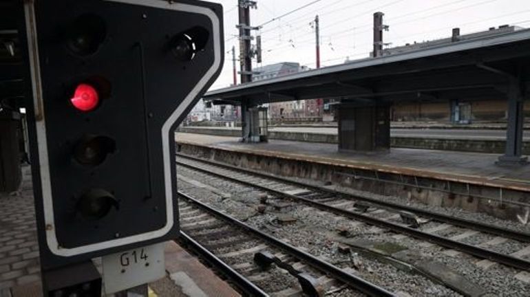 Mobilité : un train franchit un feu rouge et cause des perturbations sur l'axe Bruxelles Nord-Midi