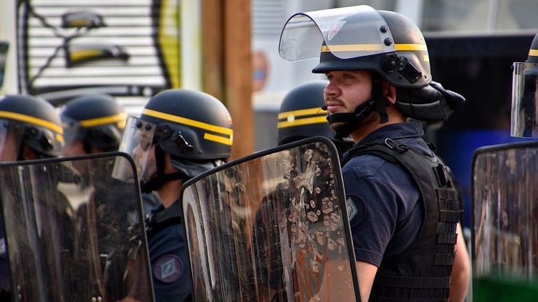 Policier mis en examen, arrêts maladie de soutien : que se passe-t-il avec la police française depuis la mort de Nahel ?