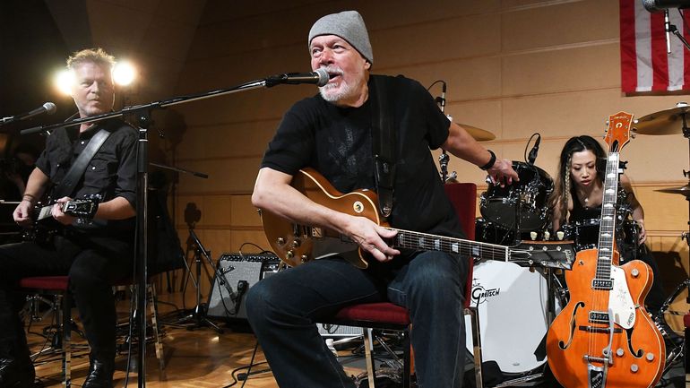 Un rockeur canadien retrouve au Japon sa guitare volée il y a 46 ans