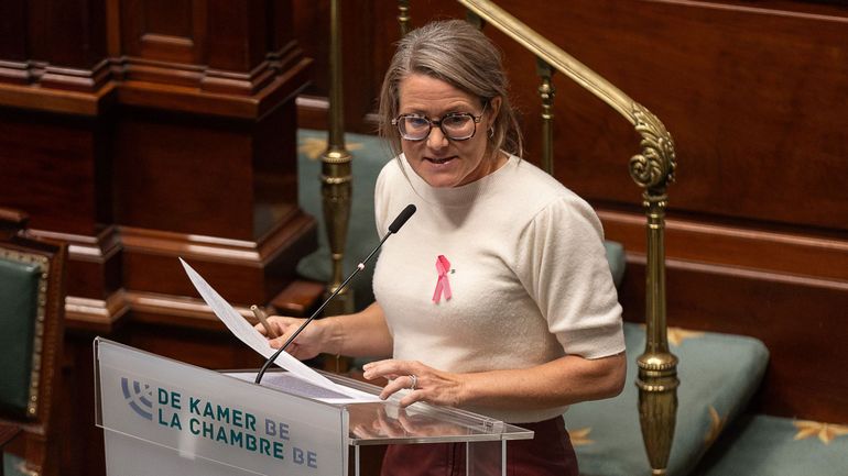 La ministre de l'Asile et de la Migration veut "limiter l'afflux, augmenter les sorties, et lutter contre les abus"