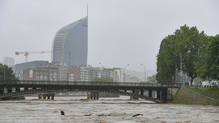 Les autorités liégeoises demandent aux habitants du centre-ville et des quartiers en bord de Meuse d'évacuer la ville