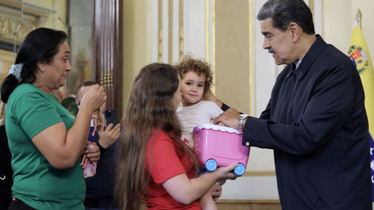 Venezuela : arrivée en grande pompe à Caracas d'une fillette séparée de ses parents expulsés des Etats-Unis, Maduro remercie Trump
