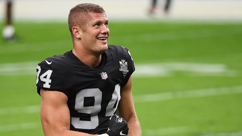 Football américain : Carl Nassib, premier joueur de NFL à faire son coming out