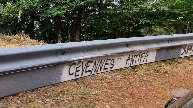 Cévennes : quand des slogans fleurissent sur la montagne engagée