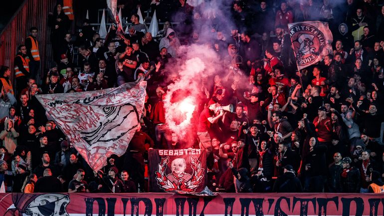 Un supporter du Standard interdit de stade pour avoir jeté un pétard sur un supporter adverse