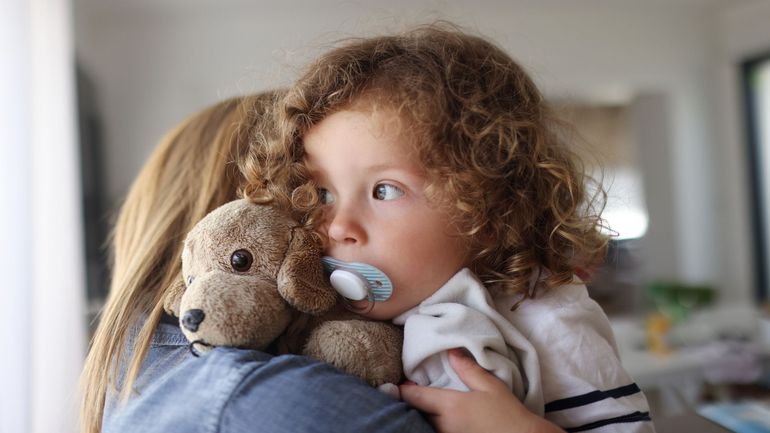 Petite enfance : trois modèles d'attache-tétines retirés de la vente en raison de risques graves