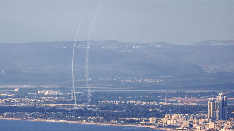 Guerre au Proche-Orient : les bombardements se poursuivent, des Casques bleus à nouveau touchés (revoir notre direct)