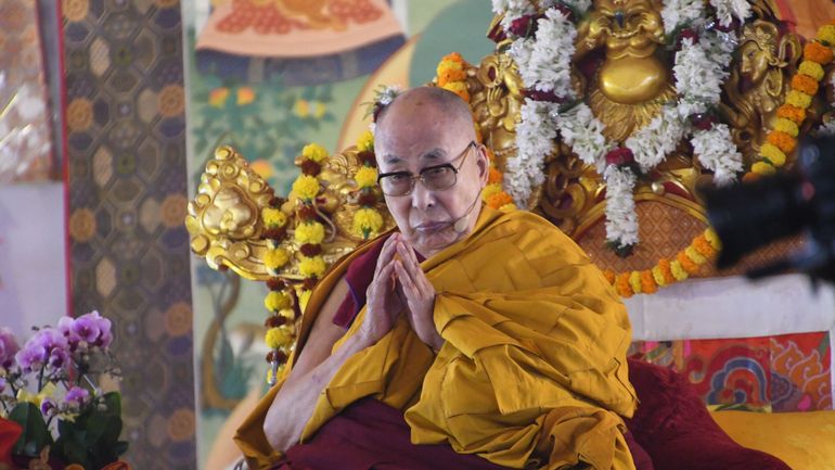 Le Dalaï-Lama fête ses 90 ans et laisse entendre qu'il aura un successeur