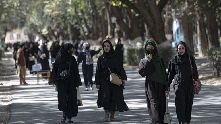 Afghanistan : les talibans interdisent aux femmes de travailler pour les ONG nationales et internationales
