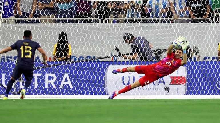 Encore lui : Dibu Martinez envoie l’Argentine en demi-finale de la Copa America… malgré une panenka ratée de Messi