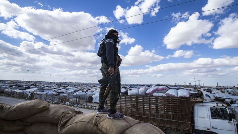 Les forces kurdes de Syrie se livrent à des crimes contre leurs prisonniers, selon Amnesty