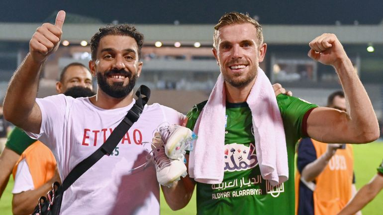 Jordan Henderson et Roberto Firmino boudent : comme quoi, l'argent saoudien ne fait pas leur bonheur...