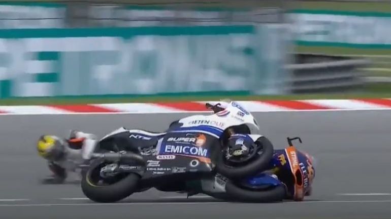Fracture du talon pour Barry Baltus, après avoir été percuté par Aron Canet (VIDEO)