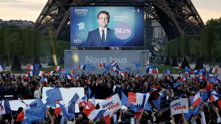 Macron réélu, une nette victoire tempérée par une extrême droite au plus haut