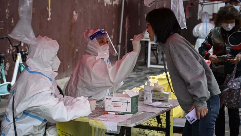 Coronavirus en Chine : submergée par le Covid, Shanghai isole aussi les cas négatifs