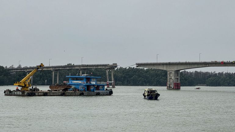 Un cargo percute un pont en Chine : au moins cinq morts