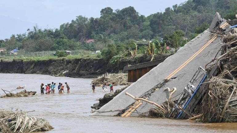 Philippines : le bilan de la tempête Trami s'alourdit à au moins 87 morts