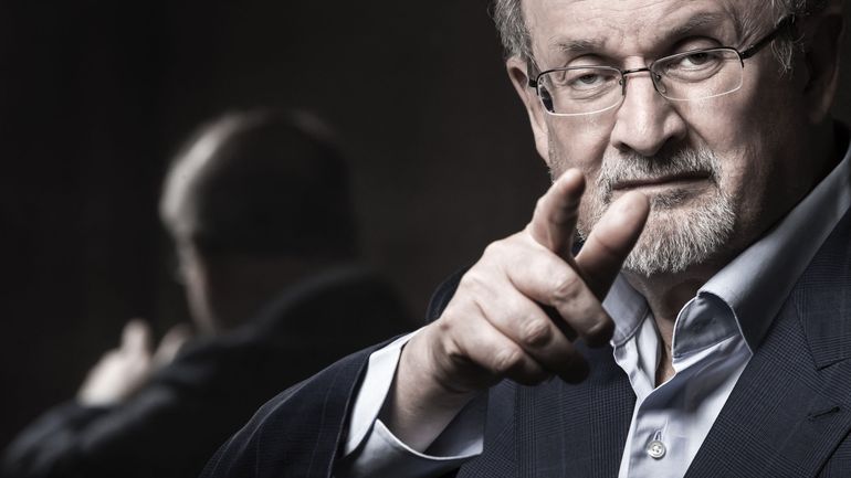 Agression de Salman Rushdie : selon sa mère, l'inculpé serait revenu 