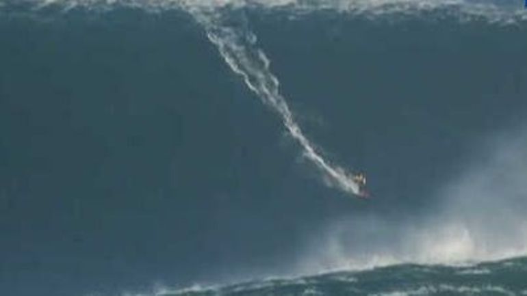Nazaré: la vague la plus haute du monde jamais surfée (vidéo) - RTBF Actus