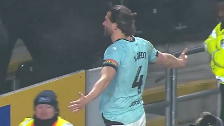 L’ex-Anderlechtois Wesley Hoedt s’offre un lob exceptionnel de 40 mètres avec Watford