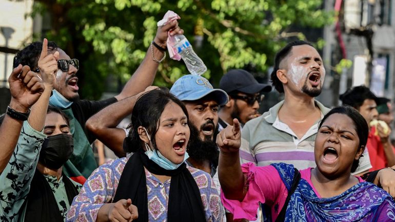 Manifestations étudiantes meurtrières au Bangladesh : un couvre-feu instauré dans tout le pays et l'armée déployée dans les rues